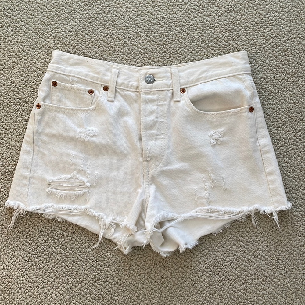 White Levi’s wedge jean shorts